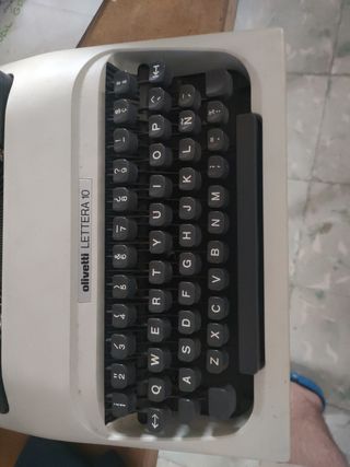 Máquina de escribir Olivetti Lettera 10
