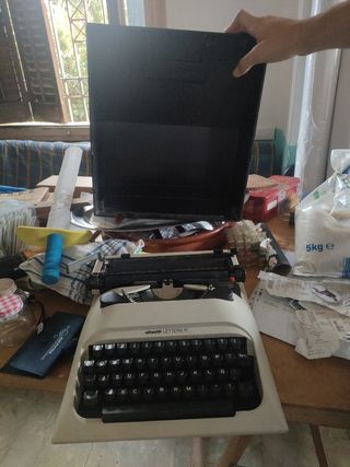 Máquina de escribir Olivetti Lettera 10