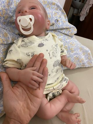 Bambola reborn con ciuccio