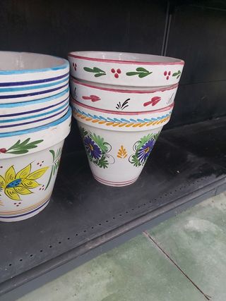 Juego de 12 macetas de cerámica decoradas