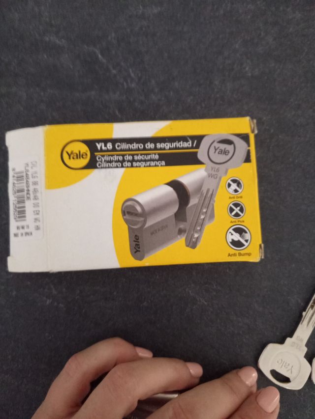 Cerradura Yale YL6 con 5 llaves