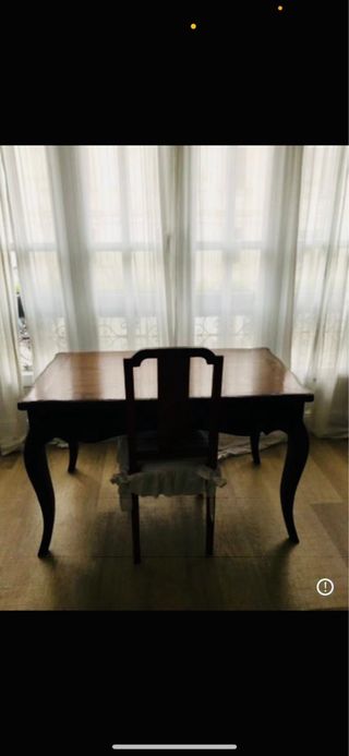 Escritorio de madera elegante