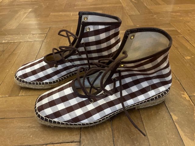 Alpargatas Naguisa cuadros marrón y blanco