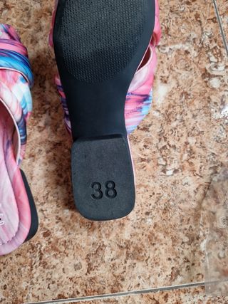 Sandalias Camper T38 Cruzadas Rosa.
Muy poco uso.