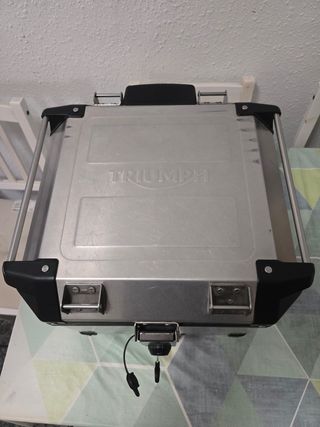 Baul Triumph maleta moto topcase cofre top case 