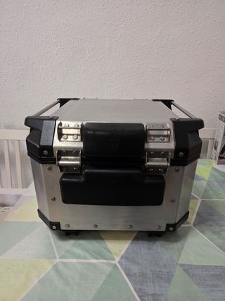 Baul Triumph maleta moto topcase cofre top case 