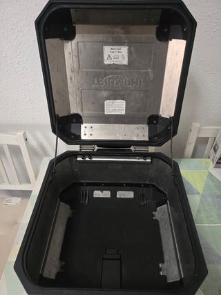 Baul Triumph maleta moto topcase cofre top case 