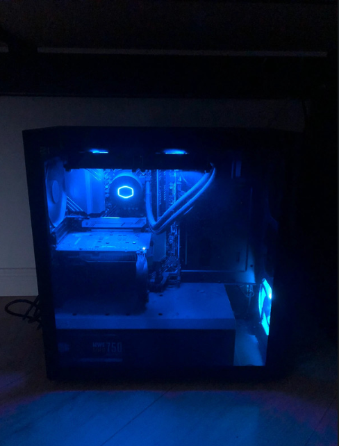 Computer fisso nero illuminazione rgb