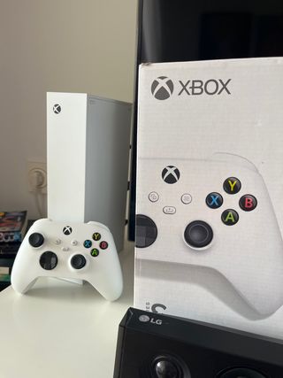 Xbox Series S 512GB Blanca con su caja