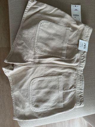 Zara Pantalón Beige Talla L
Falda pantalón