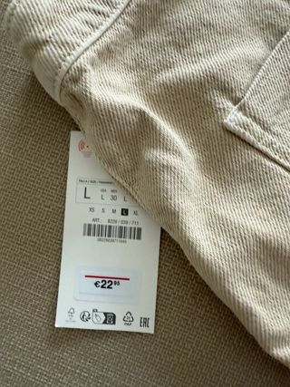 Zara Pantalón Beige Talla L
Falda pantalón