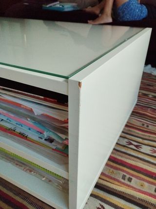 Mesa de centro  blanca Ikea con cristal sobremesa