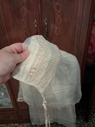 Vestido blanco bautizo con capa y gorro
