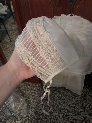 Vestido blanco bautizo con capa y gorro
