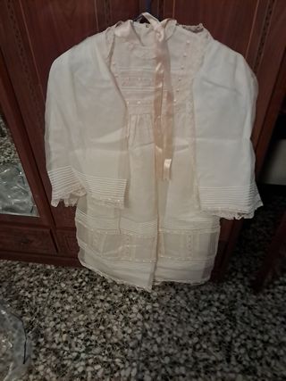Vestido blanco bautizo con capa y gorro
