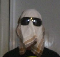 Óculos de sol preto e dourado