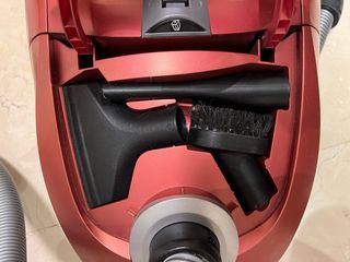 Aspiradora Nilfisk Bravo Roja 700W