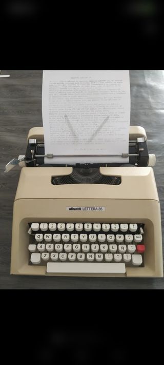 Macchina da scrivere Olivetti LETTERA 35