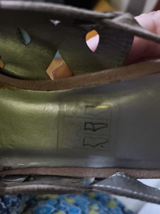 Zapatos de piel destalonado