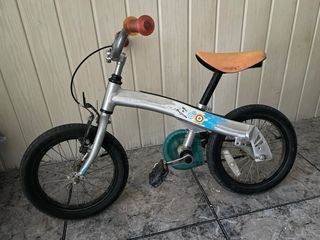 Bicicleta infantil plateada