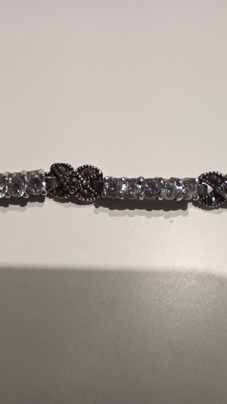 Pulsera de plata con circonitas y azabache
