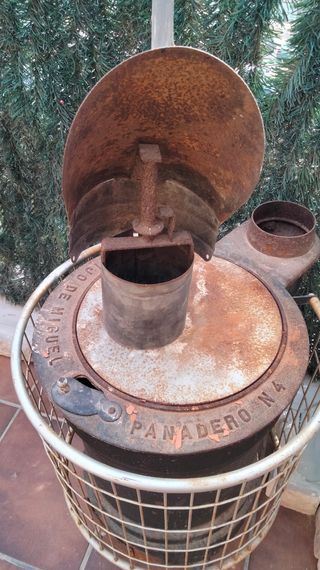 Chimenea antigua de metal