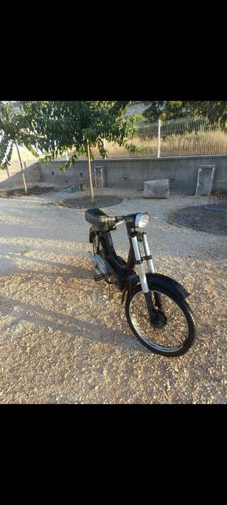 Moto Clásica Negra