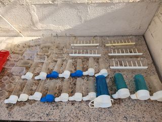 Comederos y bebederos para pájaros