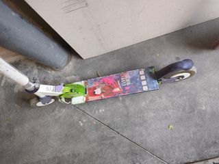 Patinete infantil rosa y blanco