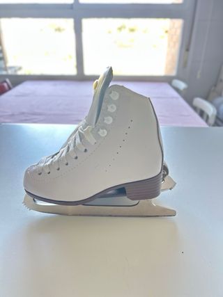 Patines de hielo blancos
Talla 32
