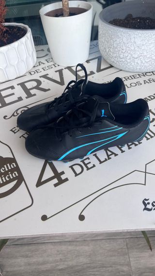 Botas de fútbol Puma negras