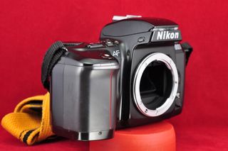 Cámara Nikon F601 (solo cuerpo)