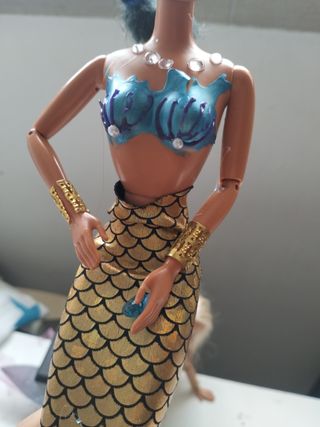 Dos muñecas sirena Barbie hechas a mano