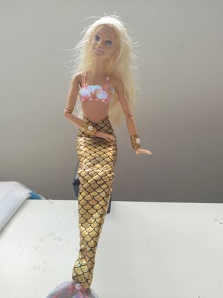 Dos muñecas sirena Barbie hechas a mano