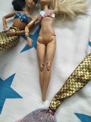 Dos muñecas sirena Barbie hechas a mano