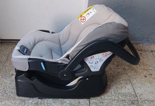 Silla de coche  y cuco para bebé