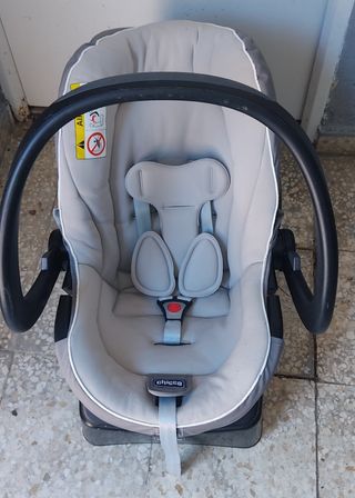 Silla de coche  y cuco para bebé