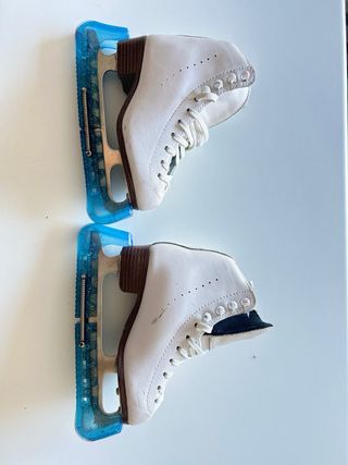 Patines de hielo blancos