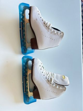 Patines de hielo blancos