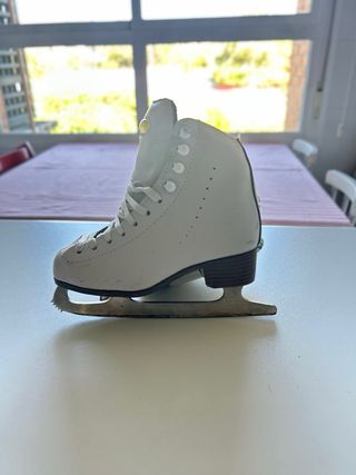 Patines de hielo blancos