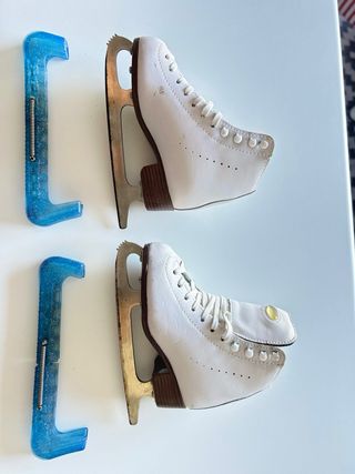 Patines de hielo blancos