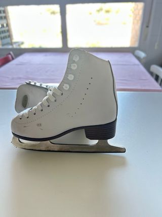 Patines de hielo blancos