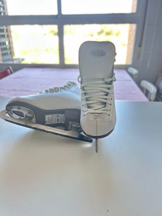 Patines de hielo blancos