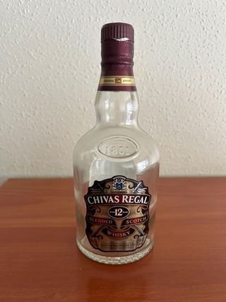 Bottiglia di whisky Chivas Regal vuota