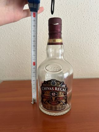 Bottiglia di whisky Chivas Regal vuota