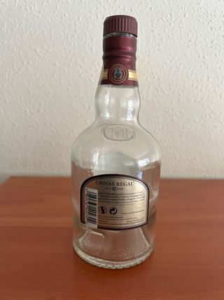 Bottiglia di whisky Chivas Regal vuota