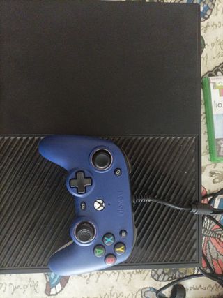 Consola Xbox One + Mando Nacon + FIFA 21