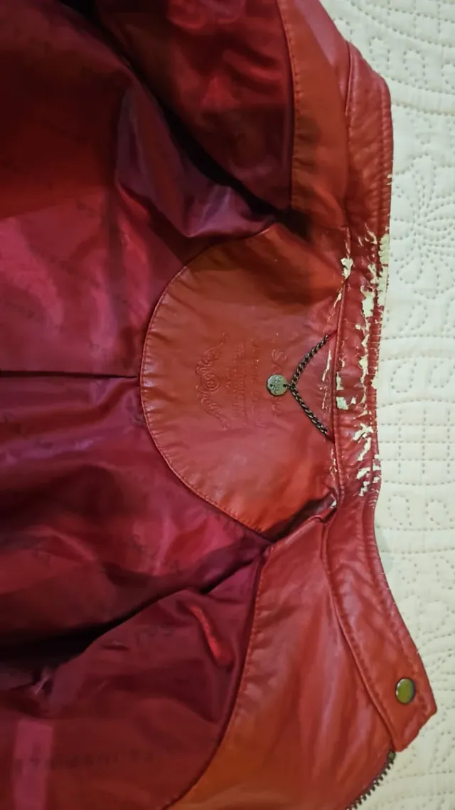 Giacca in pelle rossa da donna