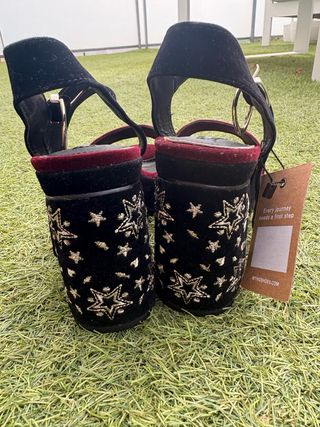 Sandalias MTNG Terciopelo Negro y Rojo