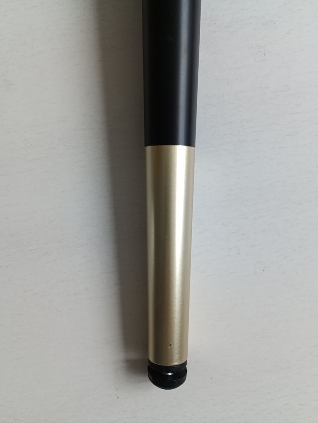 16 Patas de Silla Metálicas Negras y Doradas